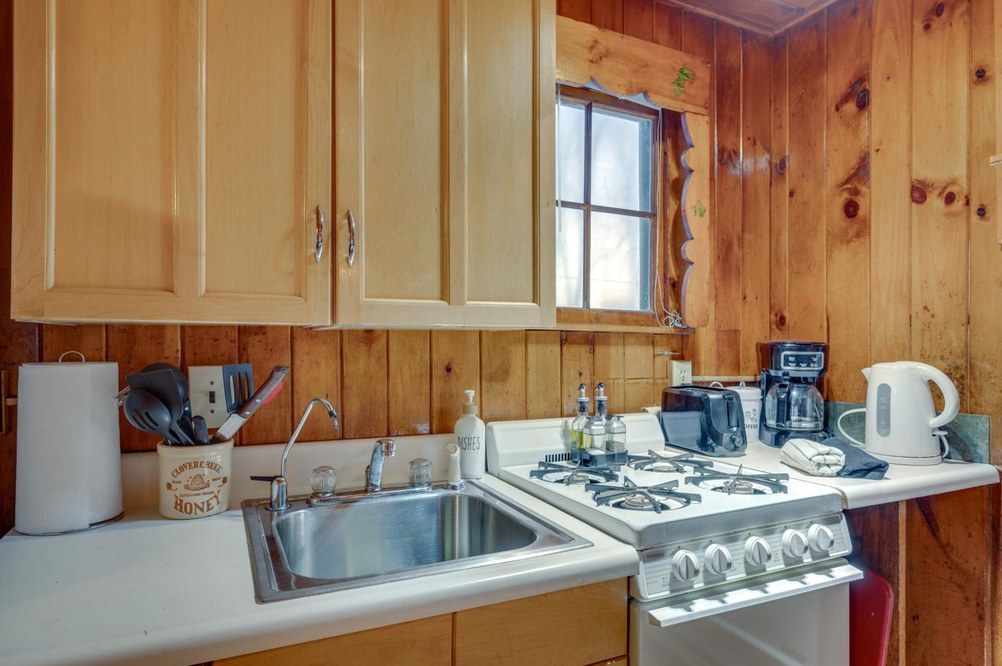 Cozy Laconia Studio With Pool Access - 2 Mi To Lake! Apartment Екстериор снимка